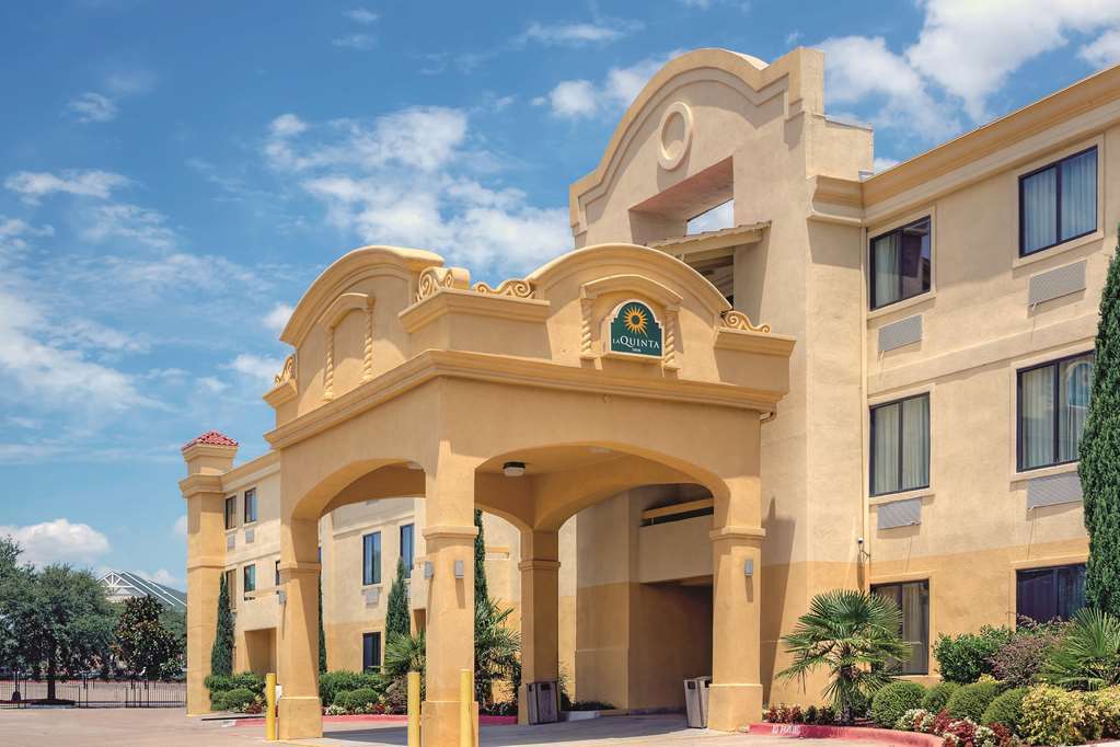 Comfort Inn Dallas Park Central Exterior photo