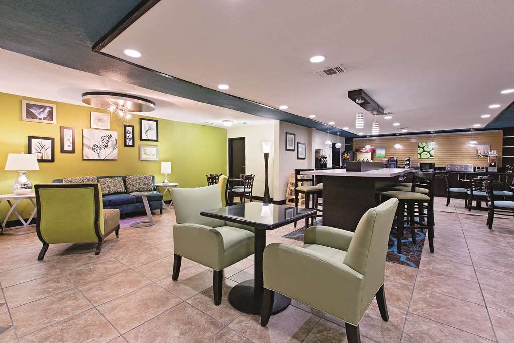 Comfort Inn Dallas Park Central Interior photo