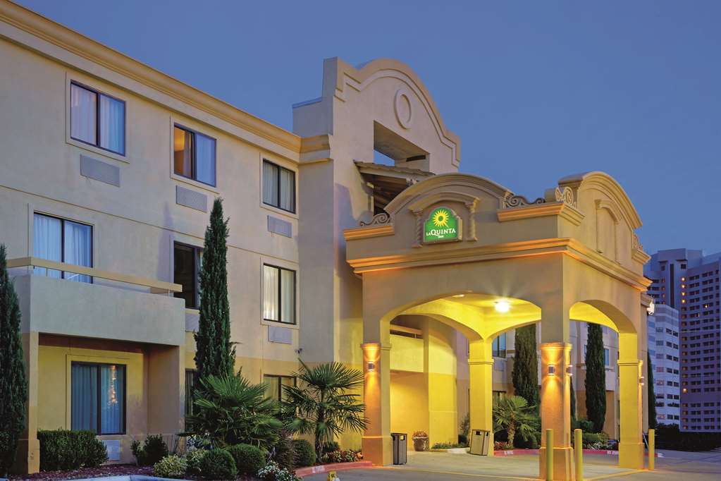 Comfort Inn Dallas Park Central Exterior photo