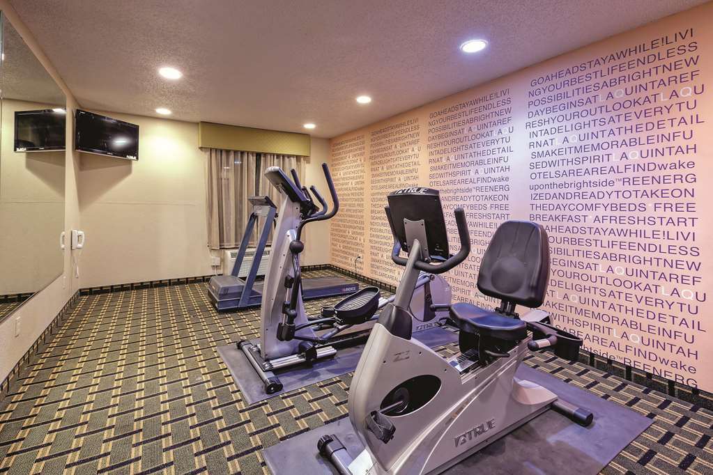 Comfort Inn Dallas Park Central Facilities photo