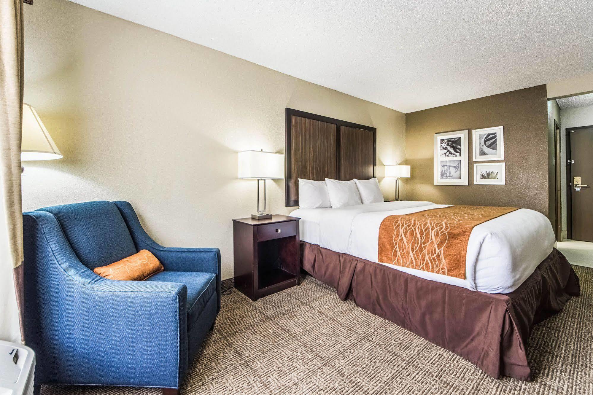 Comfort Inn Dallas Park Central Exterior photo