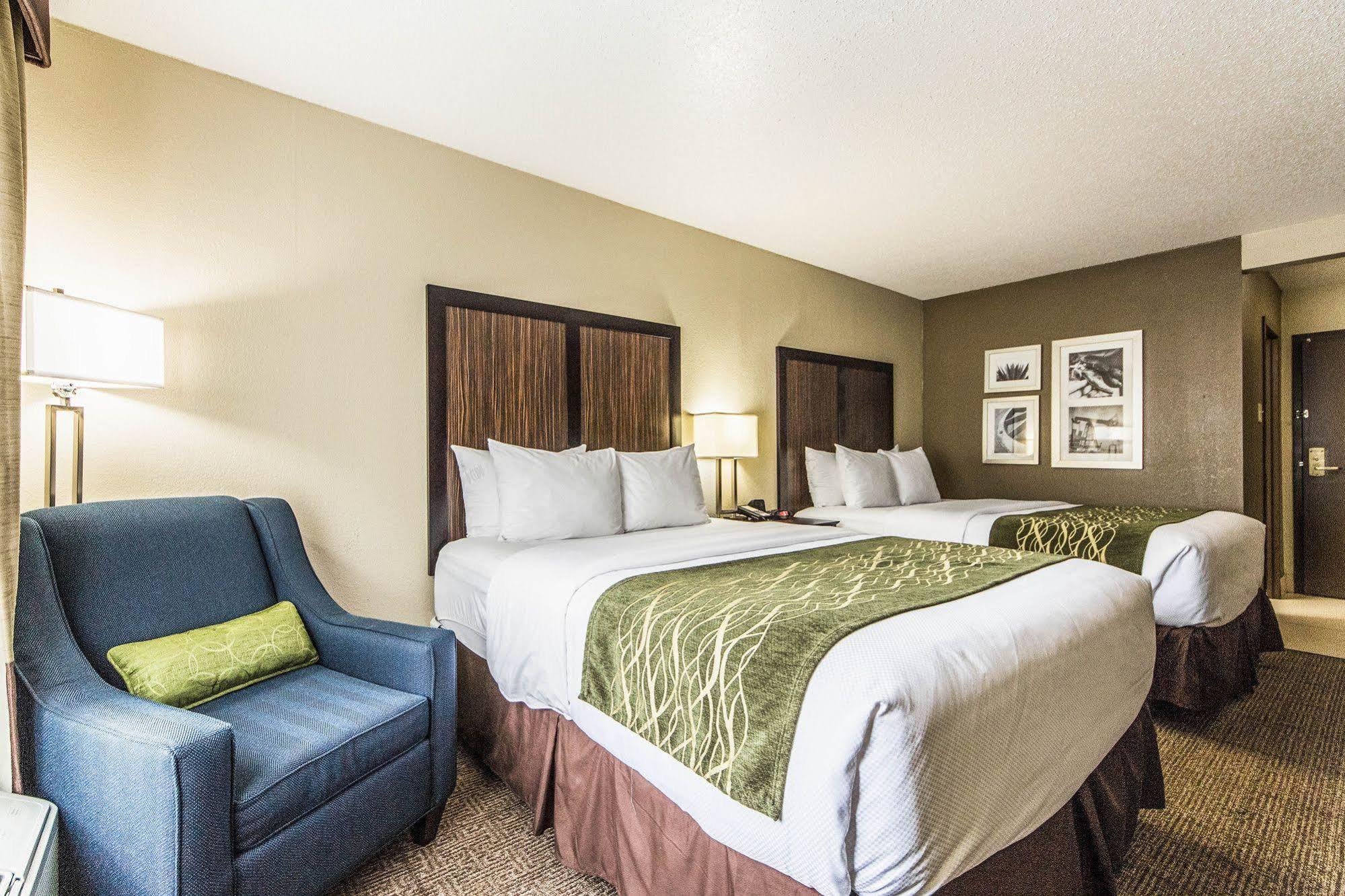 Comfort Inn Dallas Park Central Exterior photo