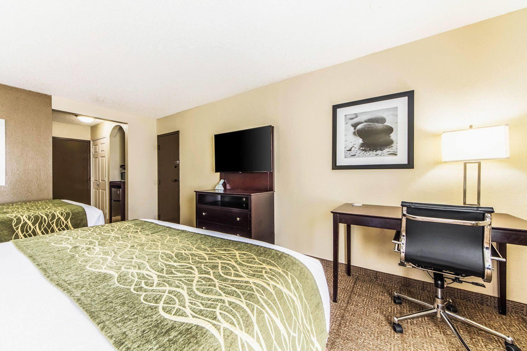 Comfort Inn Dallas Park Central Exterior photo